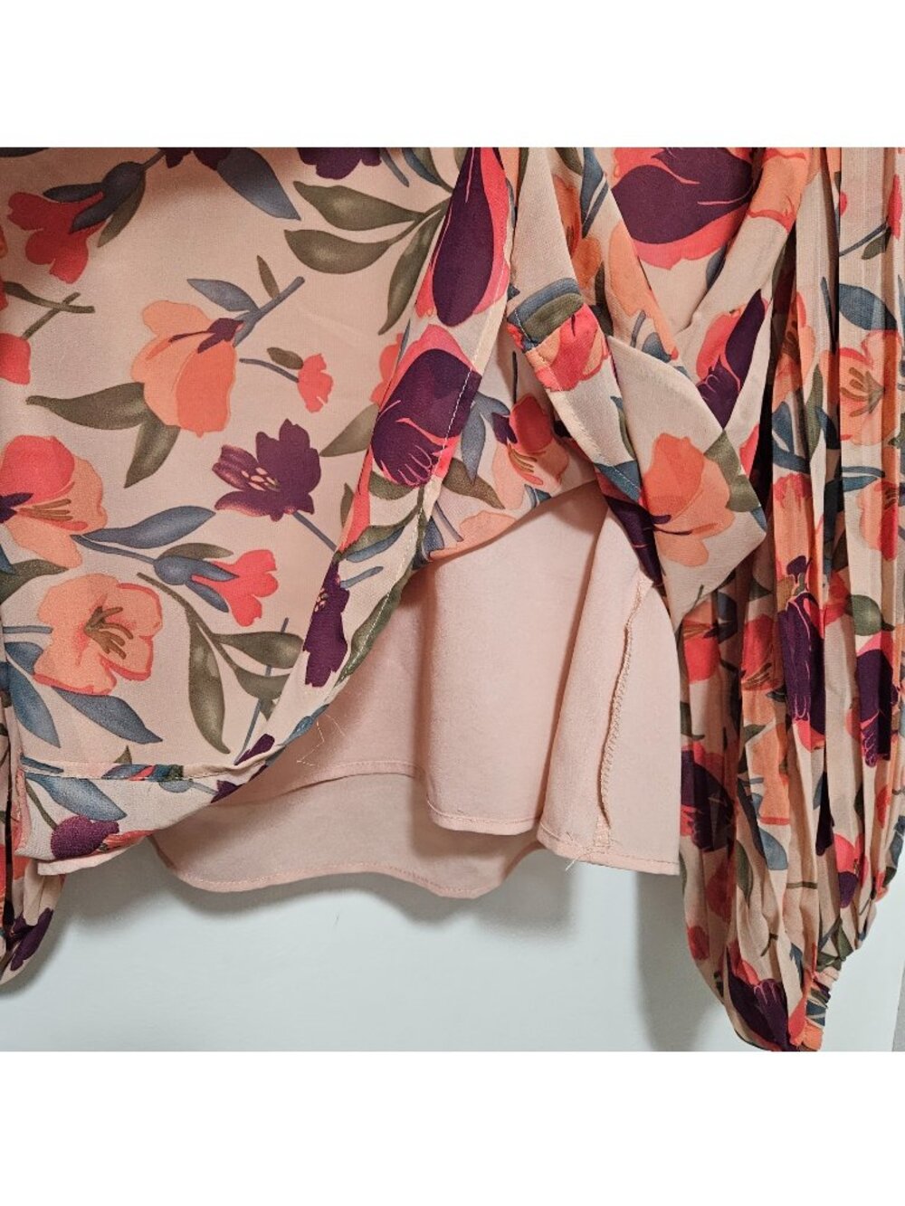 Medium Peach Blossom Printed Pleated Long pleated Sleeve Top peach magenta poppy - Picture 9 of 16
